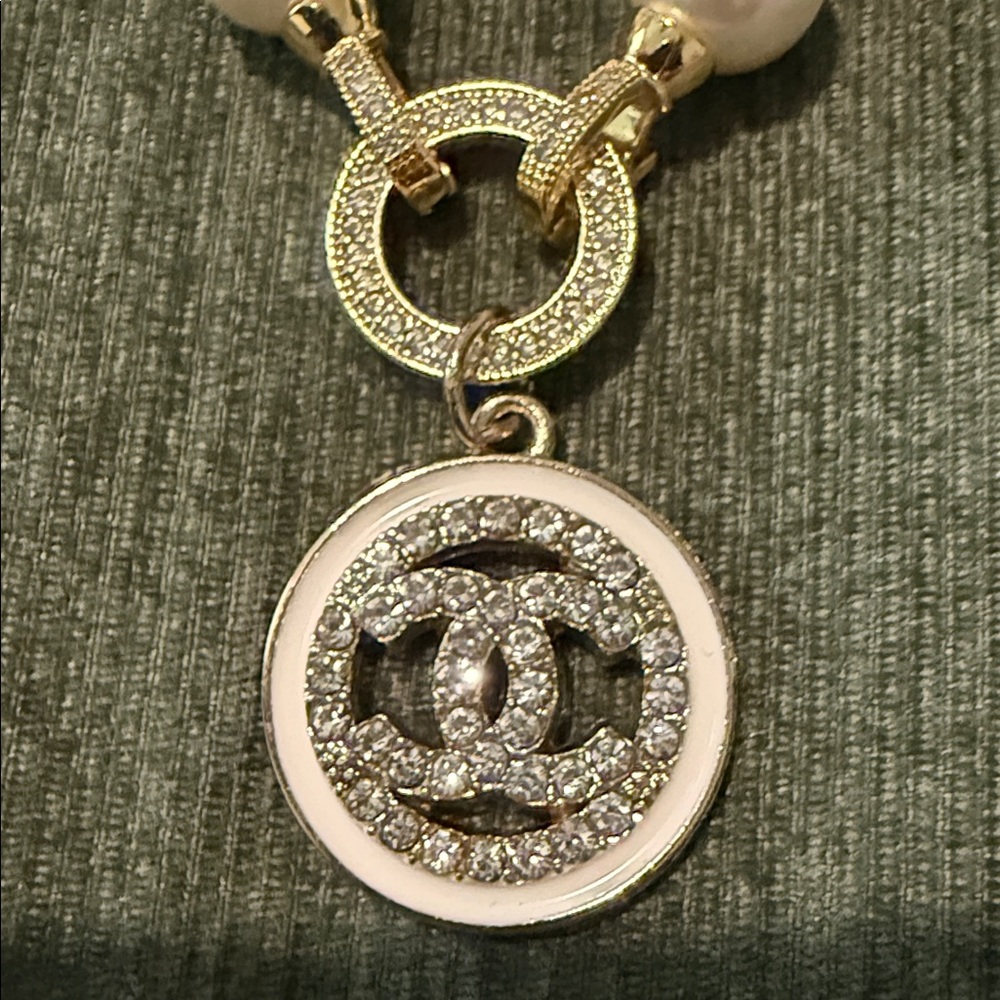 Chanel Zipper Pull pendent.  Includes very heavy faux pearl necklace. Item 207